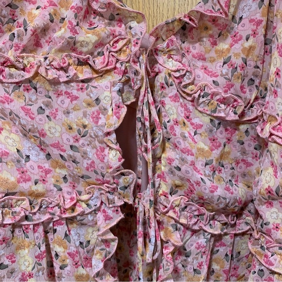 Lush Pink Ditsy Flower Top with Ties in the Front - Size XL - Picture 3 of 6